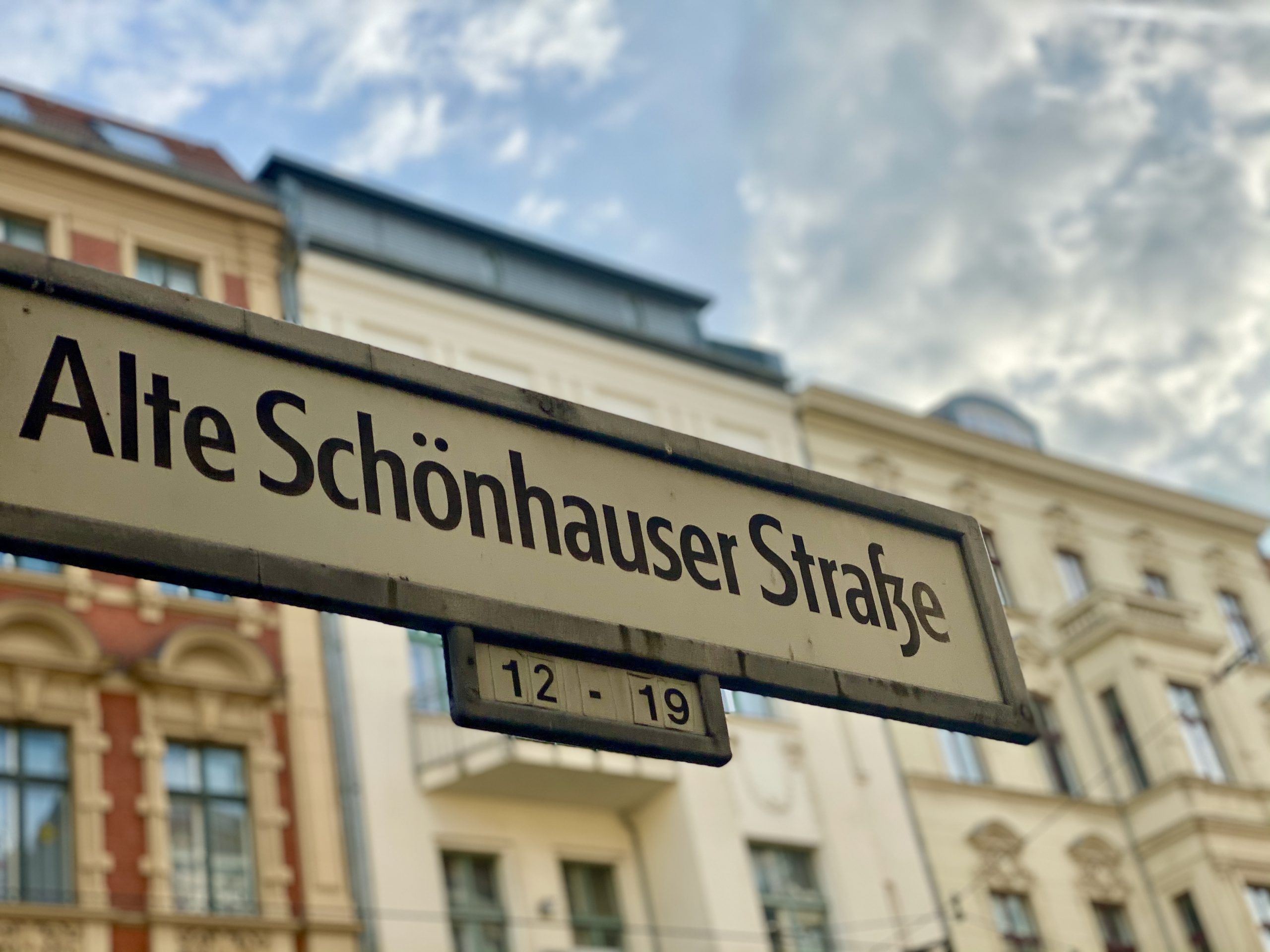 Straßenschild, Altbau