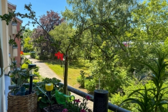 FAMILIENGLÜCK MIT VIEL PLATZ ZUM LEBEN – 4 ZIMMER, BALKON, UND GRÜNE UMGEBUNG, 12353 Berlin, Etagenwohnung