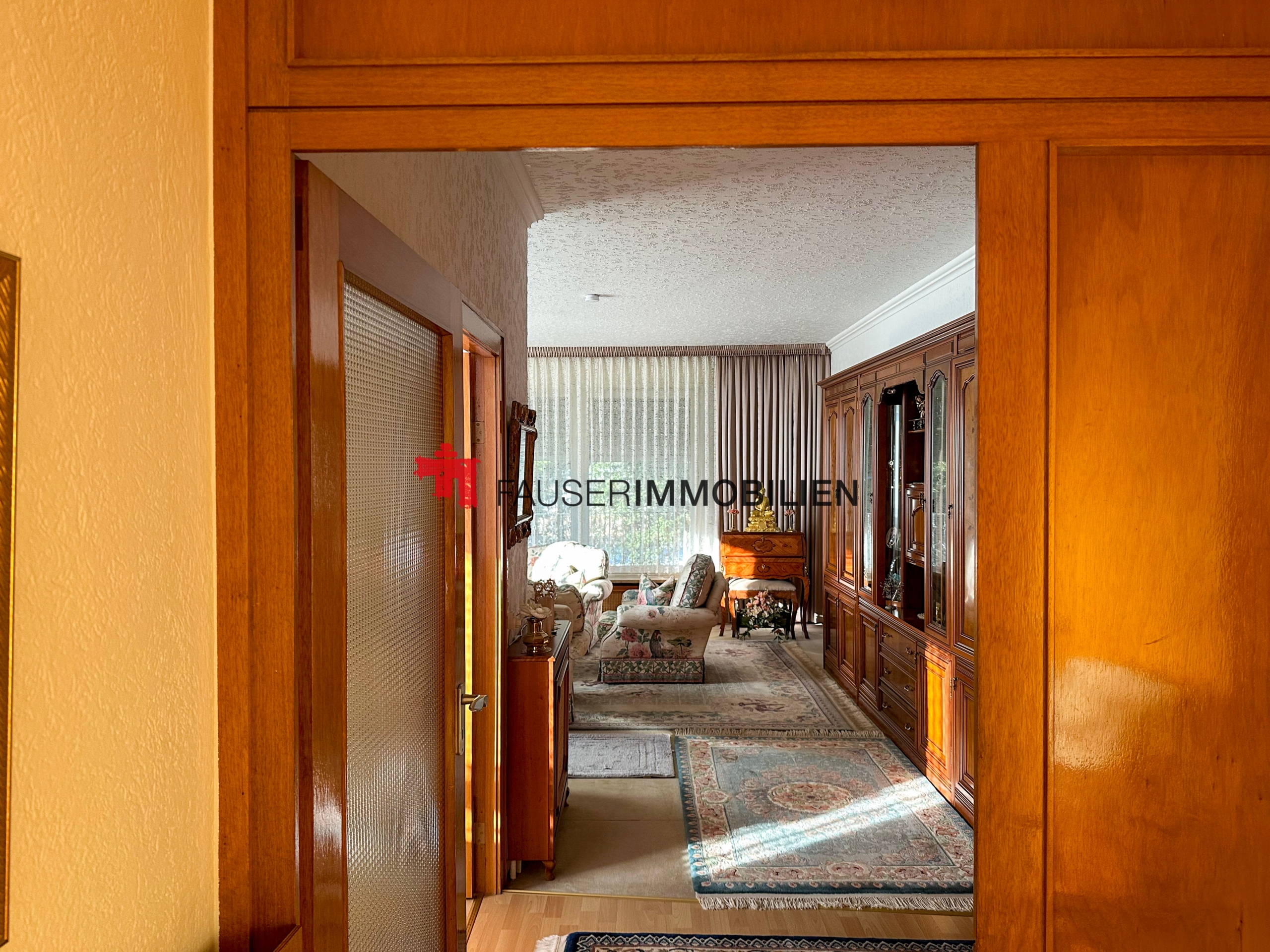 Badezimmer Blick ins Wohnzimmer