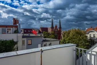 ZWEIMAL DACHTERRASSE. VIER ZIMMER. UND BERLIN ZU FÜßEN., 10551 Berlin-Moabit, Dachgeschosswohnung