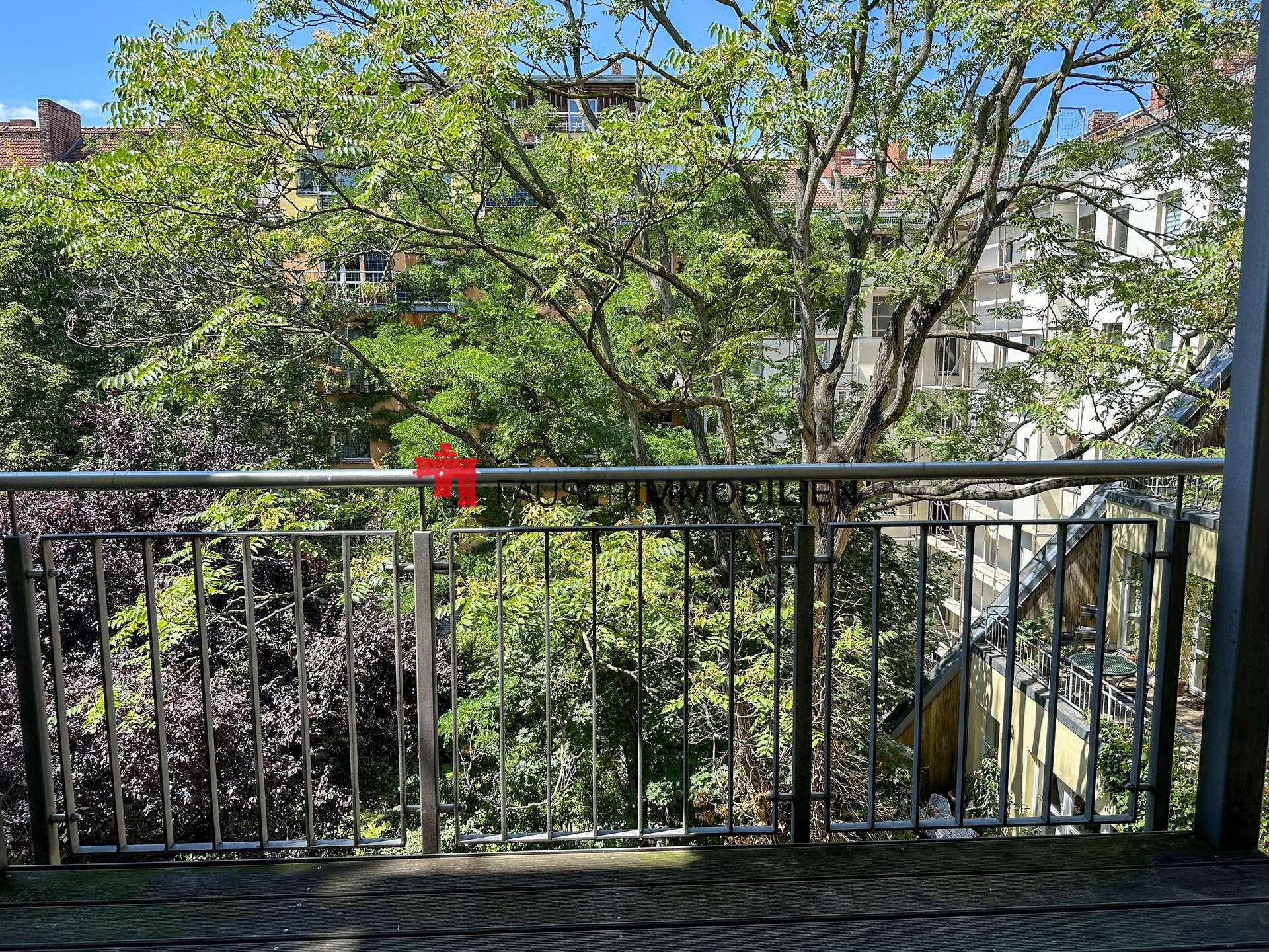 Balkon mit Blick in den Hofbereich