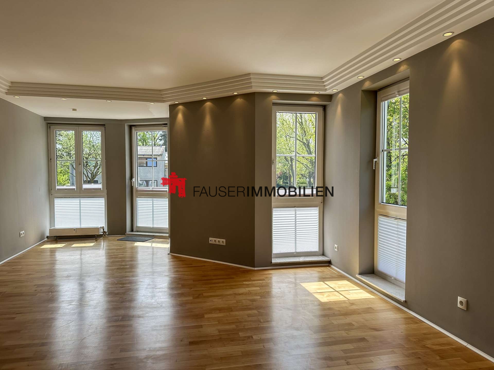Bild Wohnen 2 mit Balkon