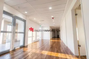 322 m² IN BERLIN´S MITTE- PROVISIONSFREI· LÄSSIGE FLÄCHE ZUM GLEICH STARTEN 17,-€ NETTOKALT/ m², 10179 Berlin, Büro/Praxis