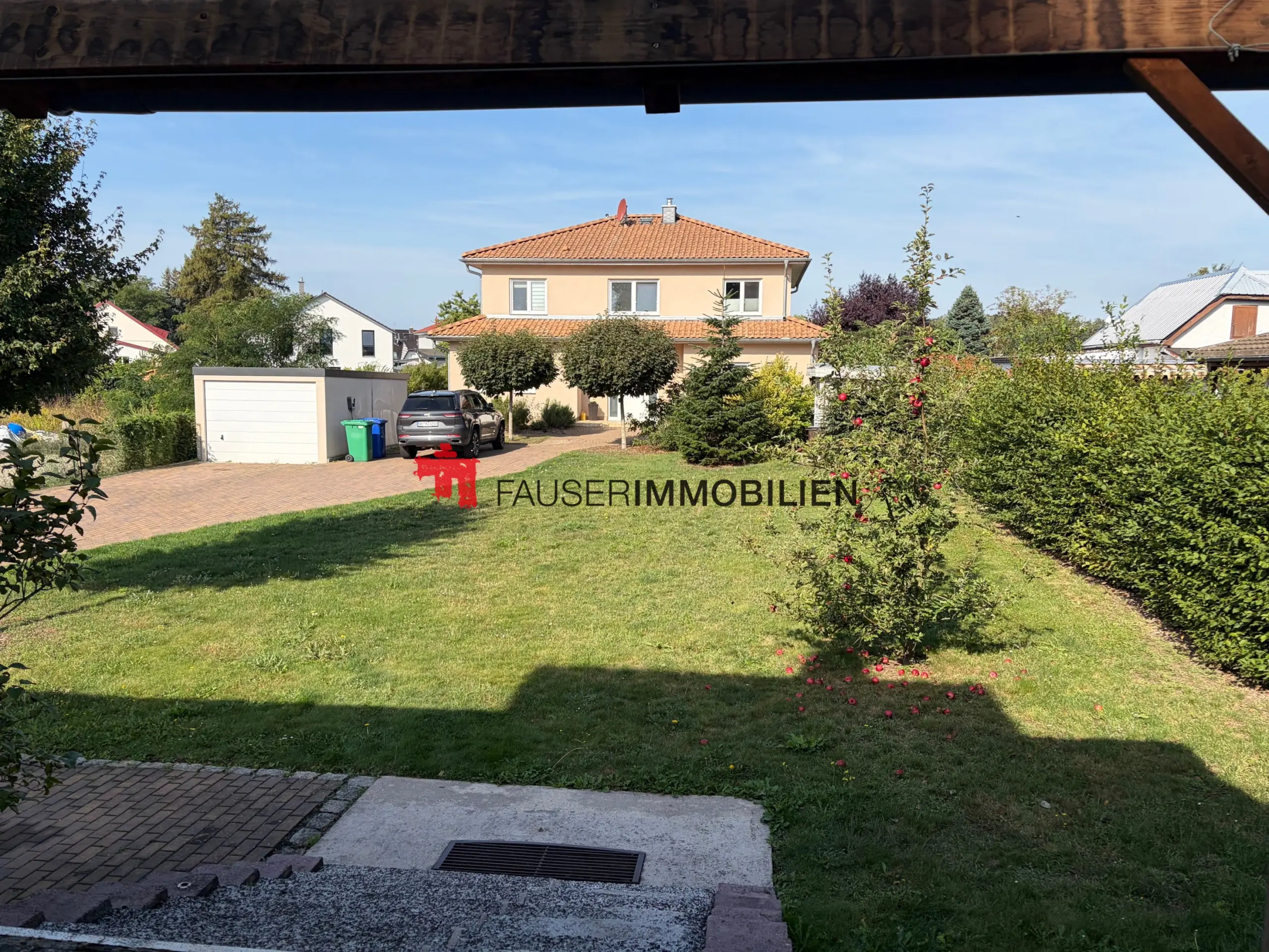 Großzügiger Gartenbereich mit viel Freiraum
