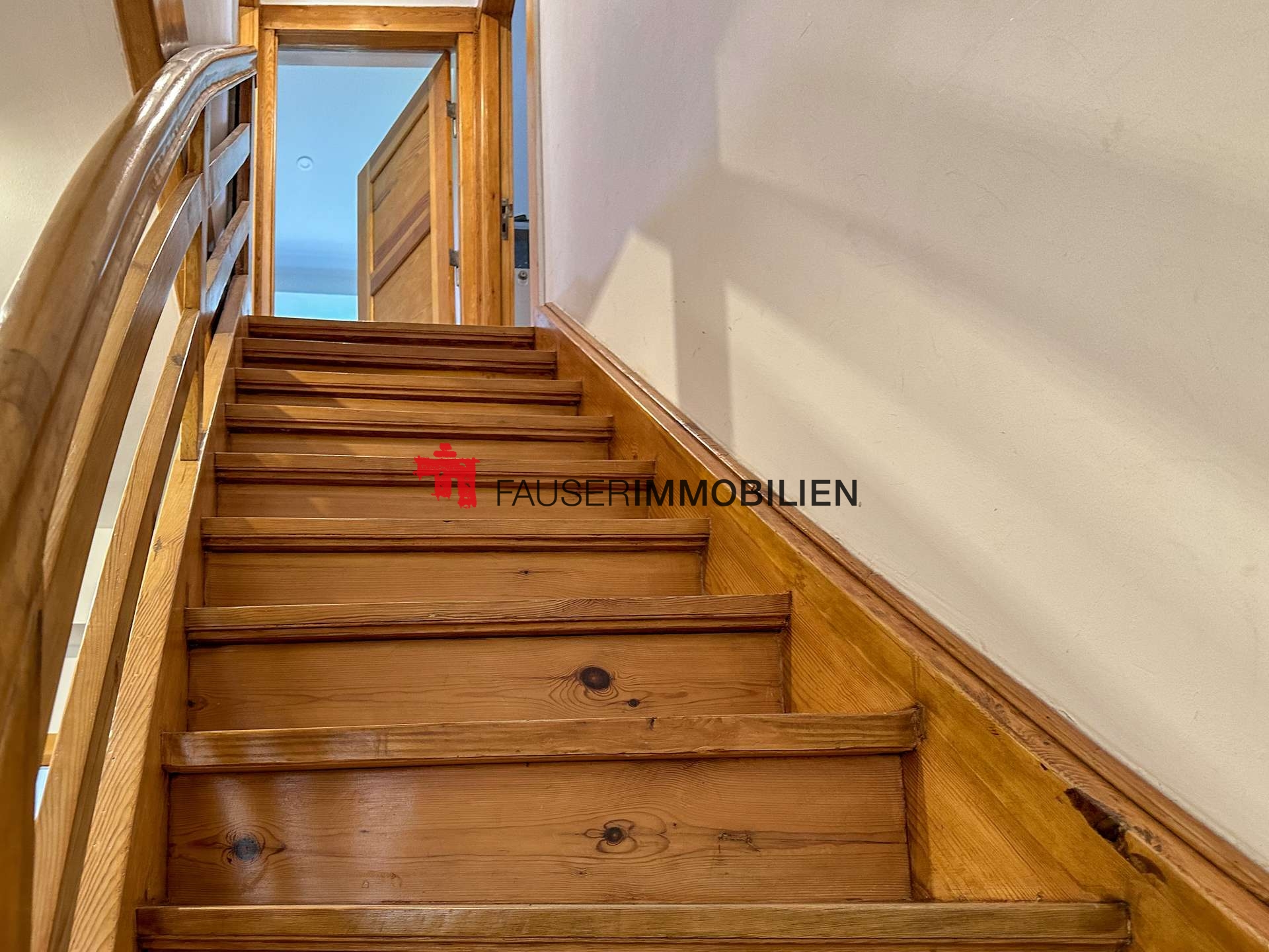 Treppe ins 1. OG Treppe ins 1. OG