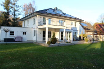PREISGEKRÖNTE LUXUSVILLA, DIE ALLES HAT, WAS MAN ZUM ENTSPANNTEN LEBEN BRAUCHT!, 14612 Falkensee, Einfamilienhaus