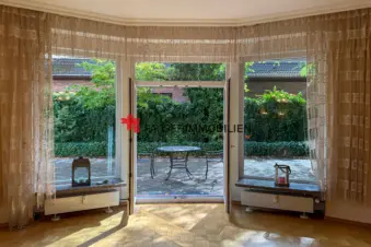 EIN BESONDERES REFUGIUM – GROßZÜGIGES WOHNEN MIT AUßERGEWÖHNLICHER SONNENTERRASSE, 14195 Berlin-Dahlem, Erdgeschosswohnung
